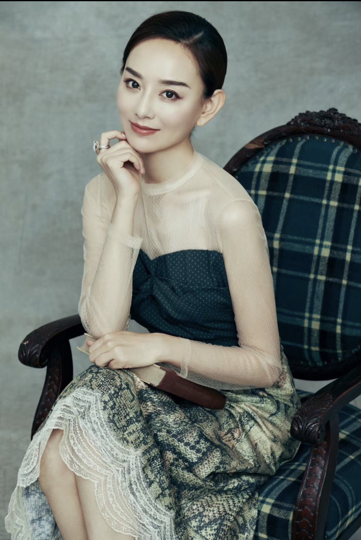 邓荔心,原名邓莉,中国内地影视女演员,毕业