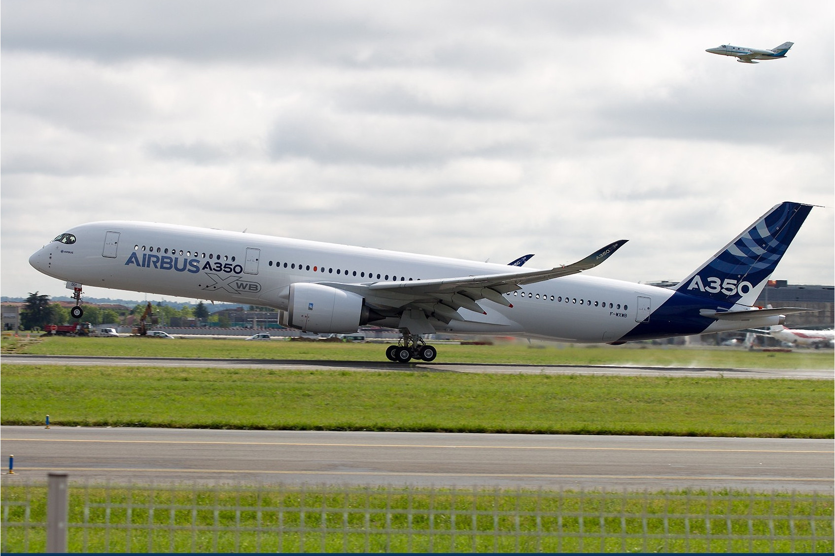  p>a350-800属于 a target="_blank" href="/item/欧洲空中客车公司