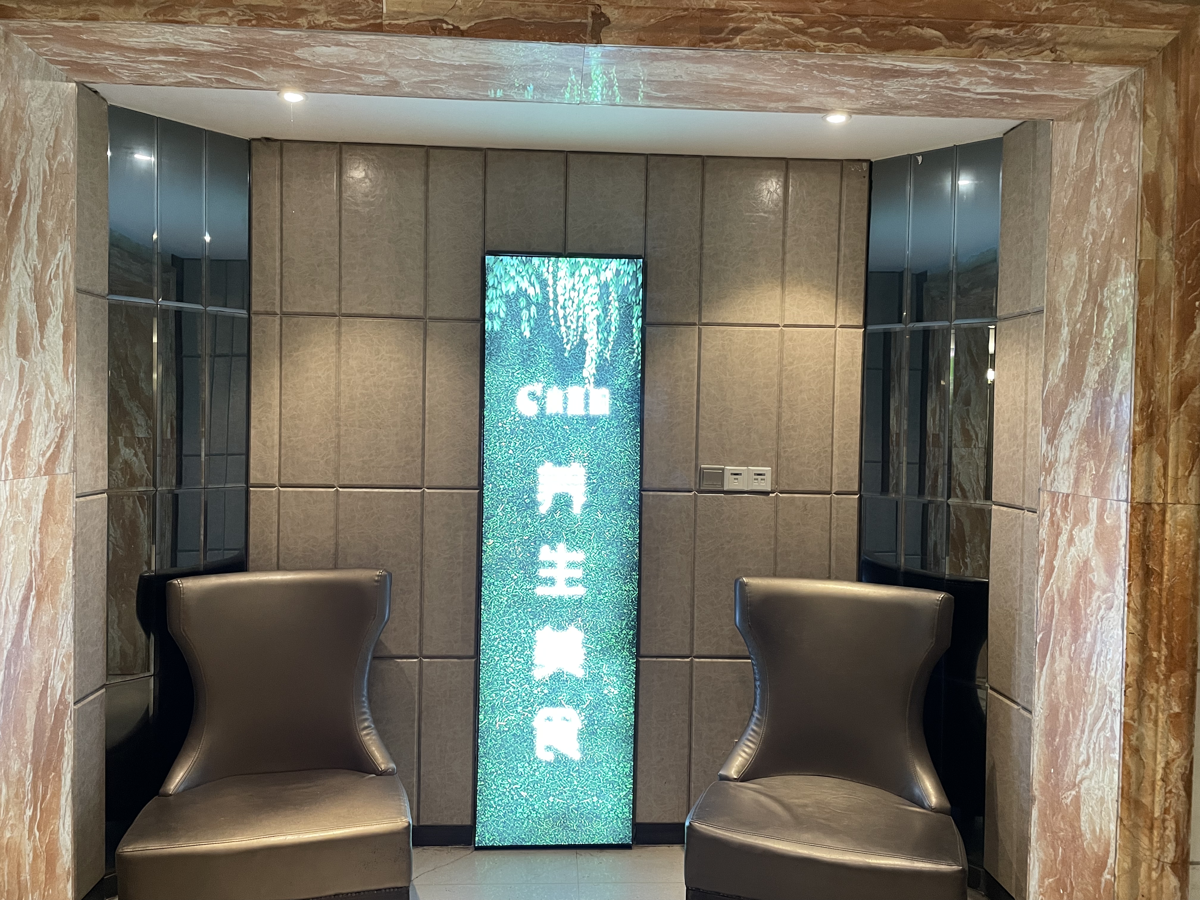  p>小蓝鲸湖北菜(八一路店)是一家位于湖北省武汉市武昌区八一路71号