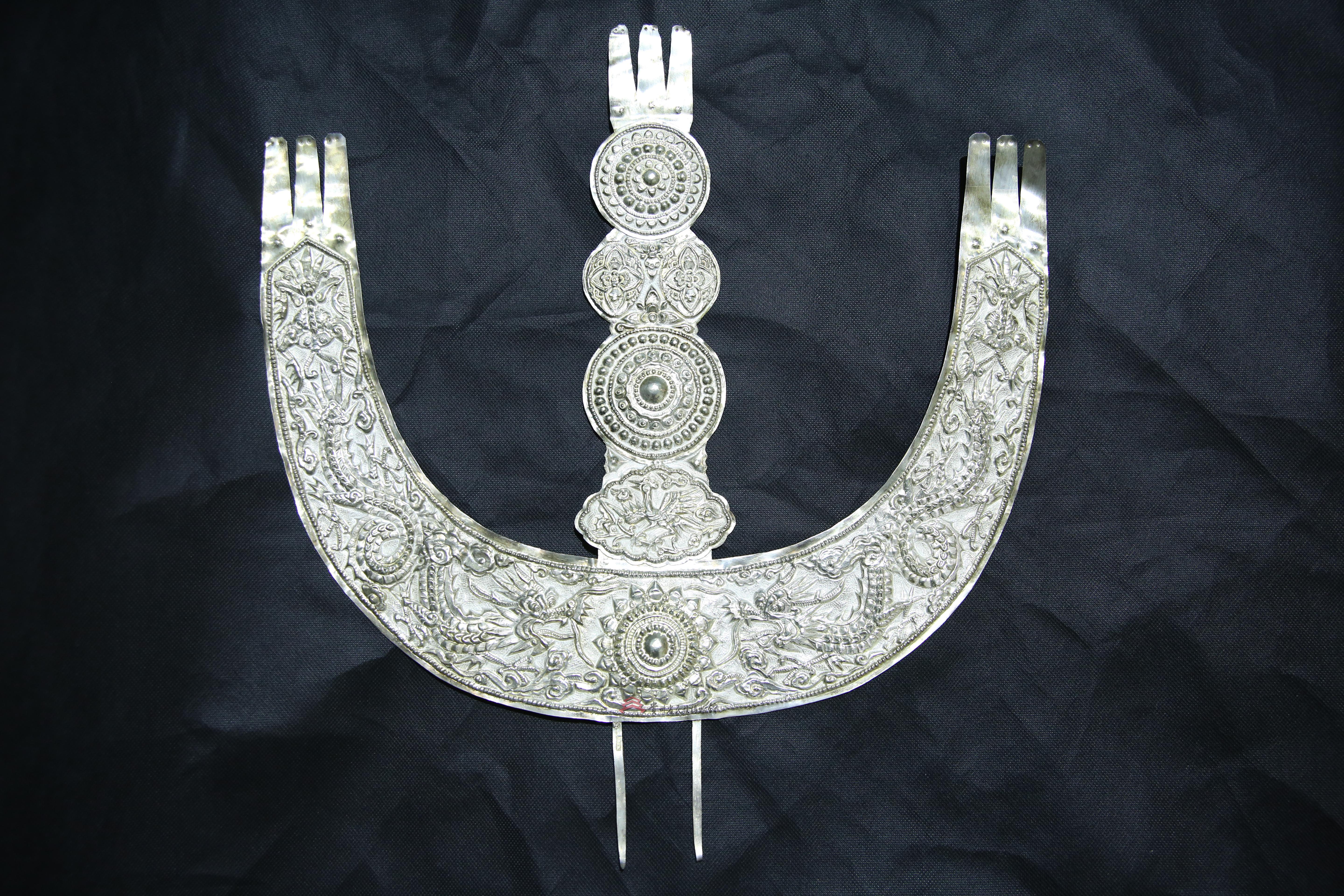 当代丹寨苗族三岔龙纹银角