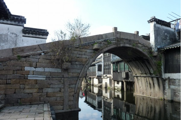  p>庵桥位于沙溪镇东市街长寿路东侧,跨老戚浦河东市街段.