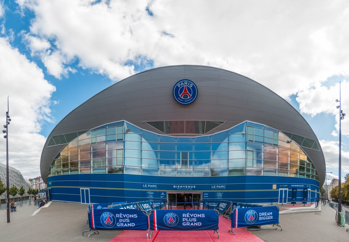  p>王子公园球场(parc des princes)是位于法国巴黎16区的一座 a