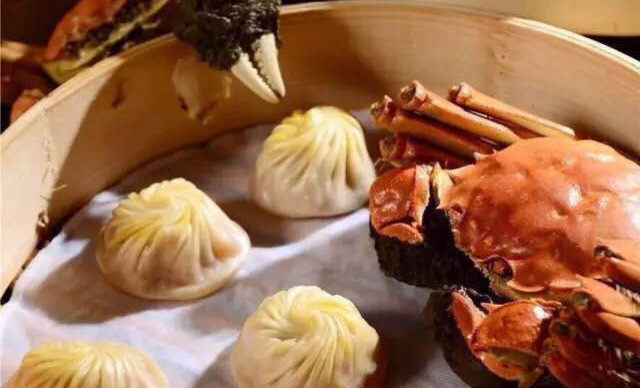  p>龙袍蟹黄汤包节是 a target="_blank" href="/item/南京市">南京市