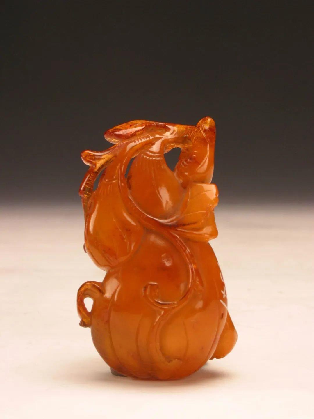 清蜜蜡雕葫芦形坠饰