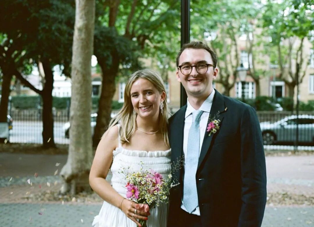 他竟然结婚了，为时间的流逝所震撼。_百科TA说