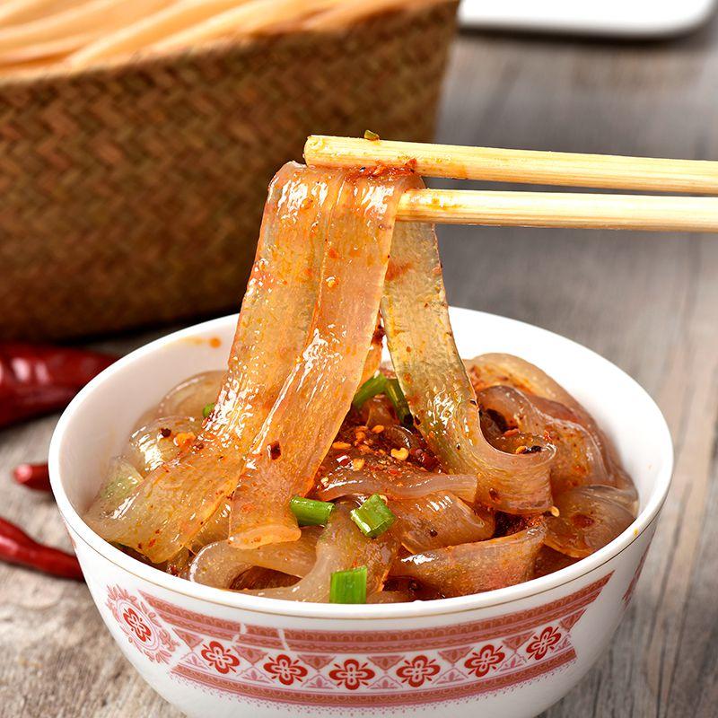 火锅粉皮是一种美食,做法简单,耗时短,主料