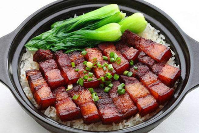 五花肉煲仔饭