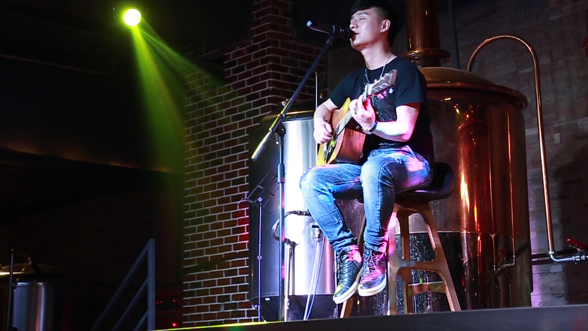 酒吧驻唱是什么职业好吗 - 知晓星球