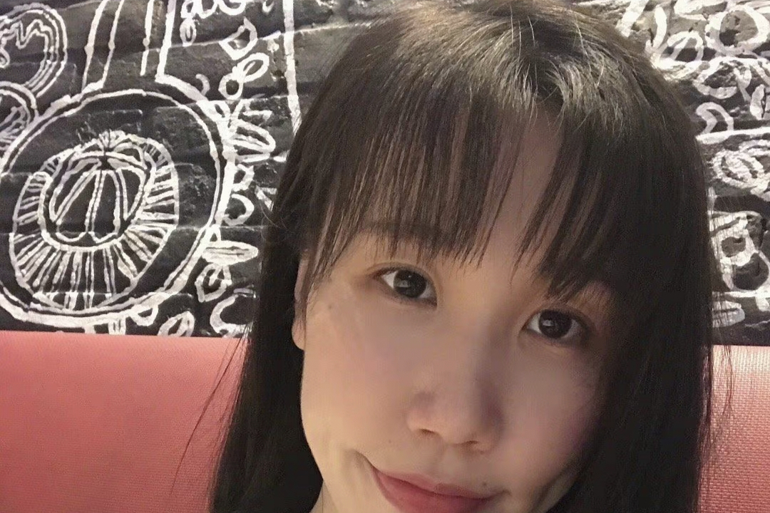  p data-id="gntmoacwp5">小凌,原名贺婕.