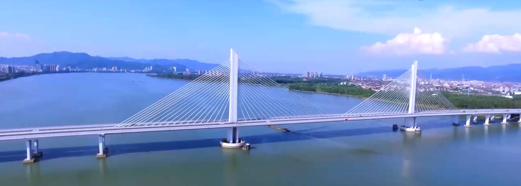  p data-id="u5thibtggrdp">富阳大桥(原名鹿山大桥),为浙江省杭州市 