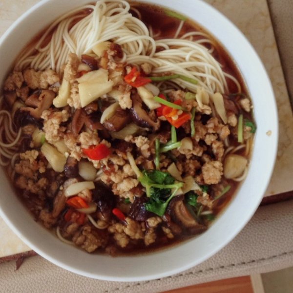 榨菜肉酱面