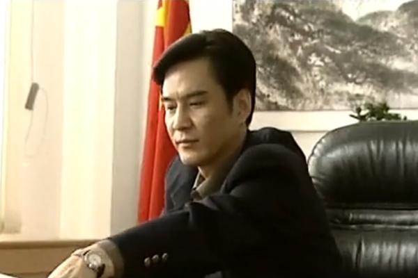 id="gnwpajan46">《以黑治黑》又名《县委书记》,是一部20集电视剧