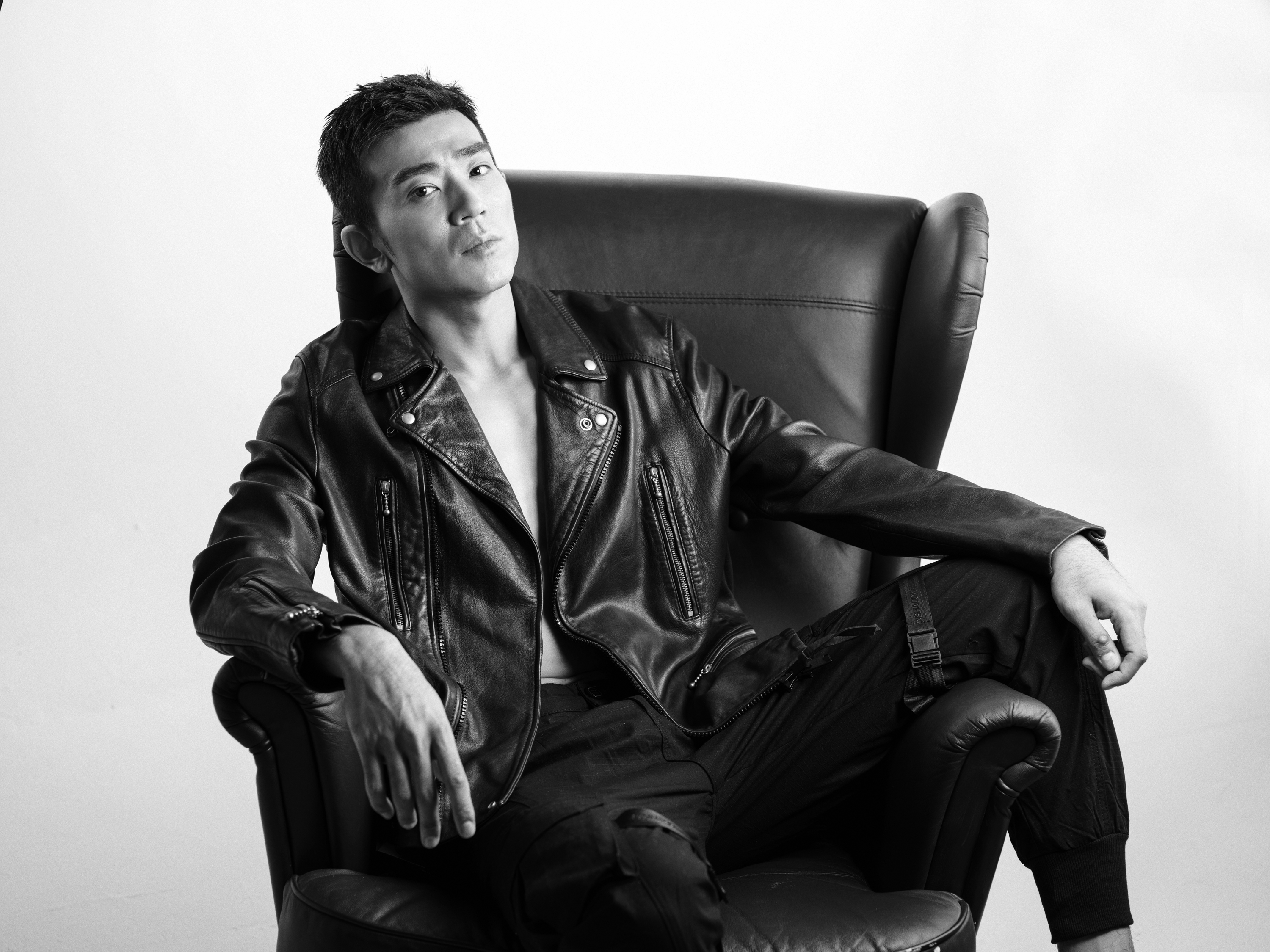  p>李岷城,1987年3月15日出生于辽宁省盘锦市,中国内地男演员,毕业于 