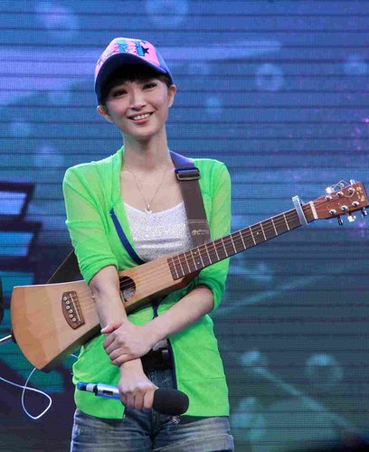 7oc93lbc">《晴》是 a target="_blank" href="/item/白若溪/9951331"