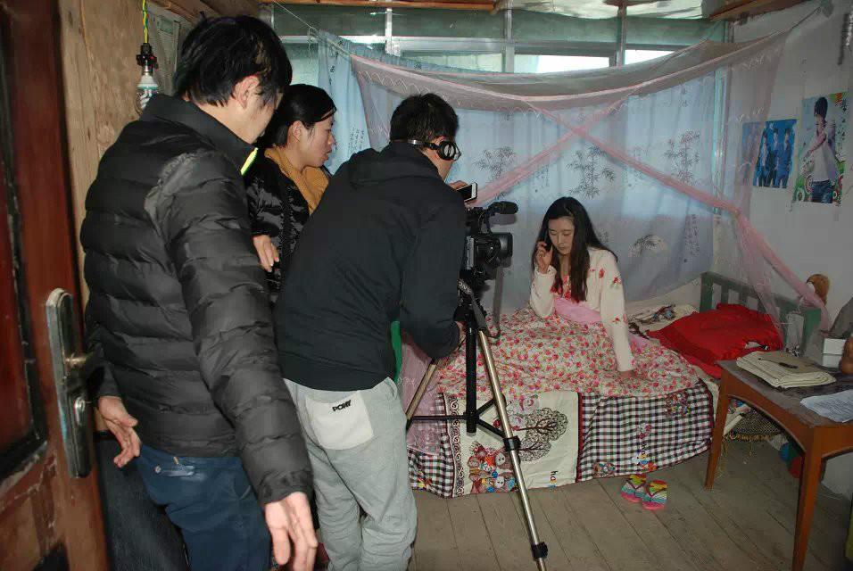 data-ctrid="sctt3ufizkwm">《彝乡情》是由高喜顺执导的电影,由李瑜