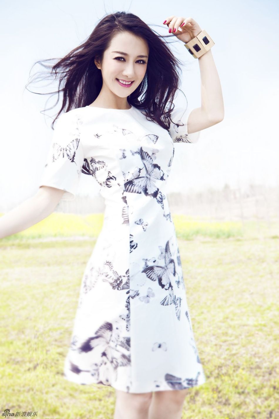  p>李依晓 i>(原名李烁), /i>1983年2月2日出生于辽宁省锦州市,毕业于