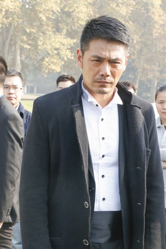  p>《一起长大》是由邵兵执导, a target="_blank" href="/item/邵兵