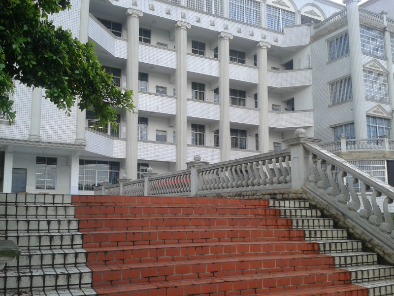 柳州市十三中学