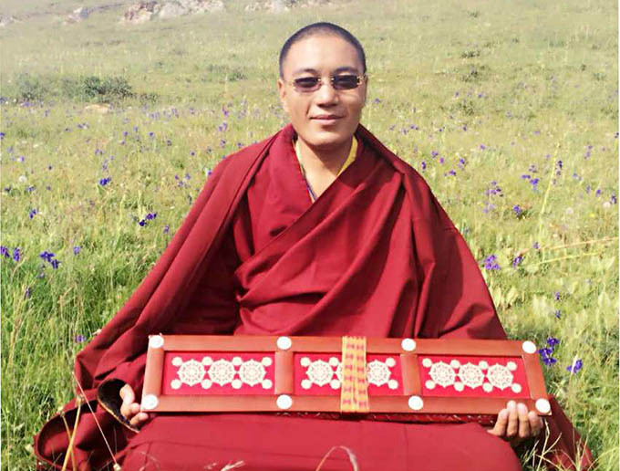  p>萨然哈巴活佛是藏传佛教宁玛派大圆满祖庭扎嘉寺的高僧大德,现主持