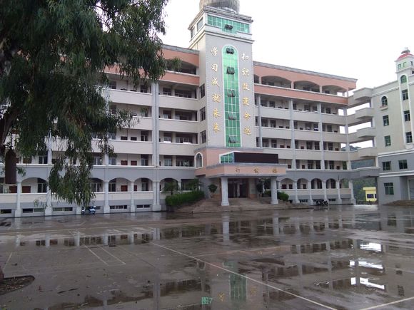 荔浦市荔浦中学