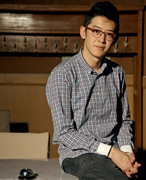 徐昂,1977年11月28日出生于北京,毕业于中央戏剧学院导演系1997级本科