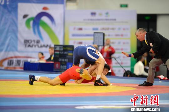 男,中国 a target="_blank" href="/item/摔跤运动员/53418358" data
