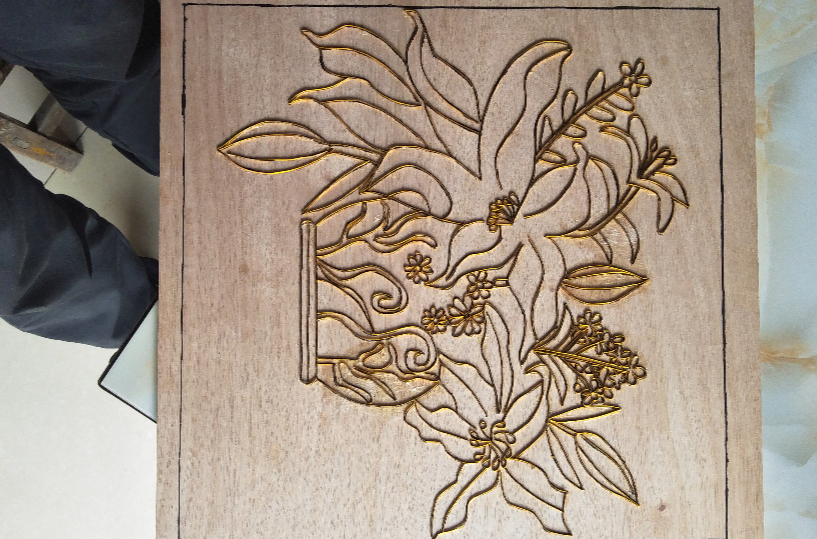  p>金丝彩沙画又称金丝彩釉画等,它是在借鉴了传统的景泰蓝(珐琅)工艺