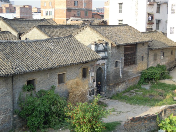  p>黄家大院,位于南宁市中尧南路88号,有一处清朝建筑,叫黄家大院