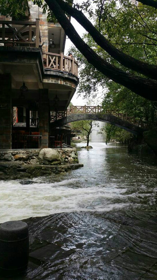  p>逸景园农家乐位于十堰市茅箭区百二河村大川路五十一号,座落于十房