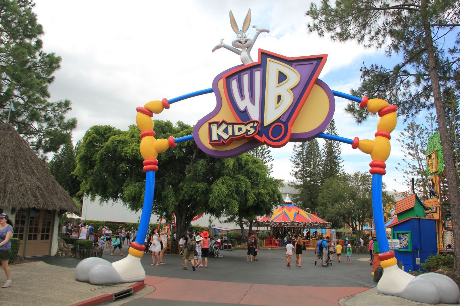 data-lemmaid="1931797">华纳兄弟 /a>主题公园的三大主题公园之一