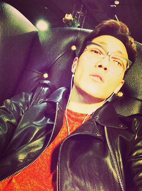 2011年出道的solo歌手,出道曲《傻瓜一样又哭了》.