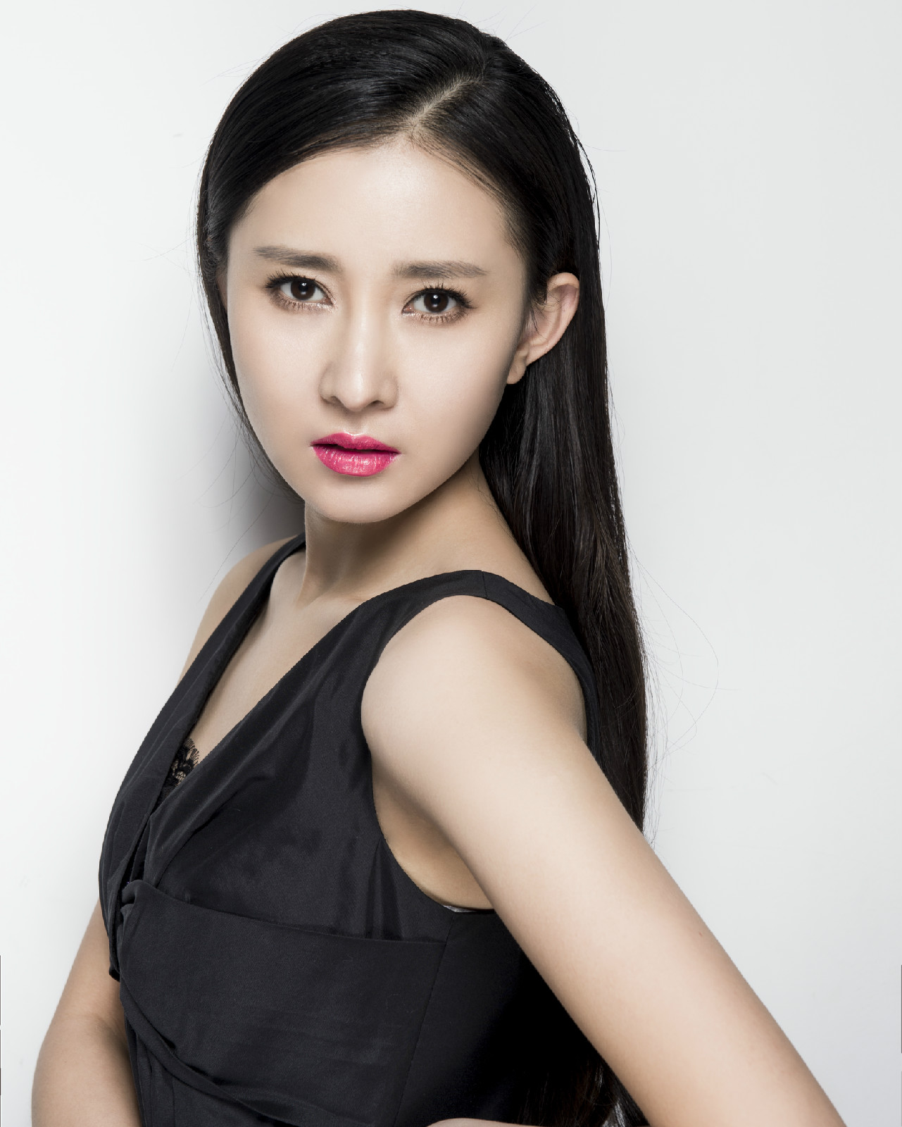  p>郭静琳,出生于山西,毕业于 a target="_blank" href="/item/北京