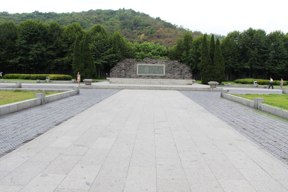  p>太庙广场遗址是杭州市保护性发掘和布置绿化的一处休闲景点,该遗址