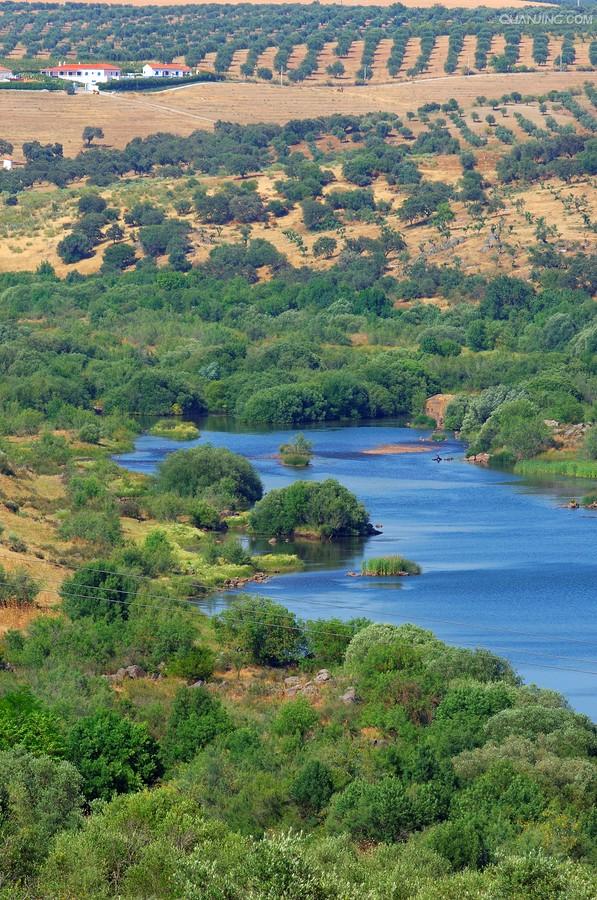 data-lemmaid="973488">伊比利亚半岛 /a>的河流之一,源头是西班牙的