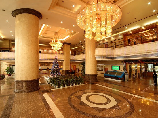 与市民中心(市政府办公所在地)一路之隔,东临益田立交,西眺五洲宾馆