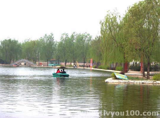  p>葡香园位于临清市市区东部,温泉路东首北侧,建于2001年,占地面积20