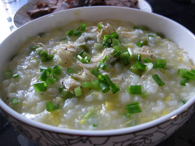 葱花虾皮鸡蛋粥