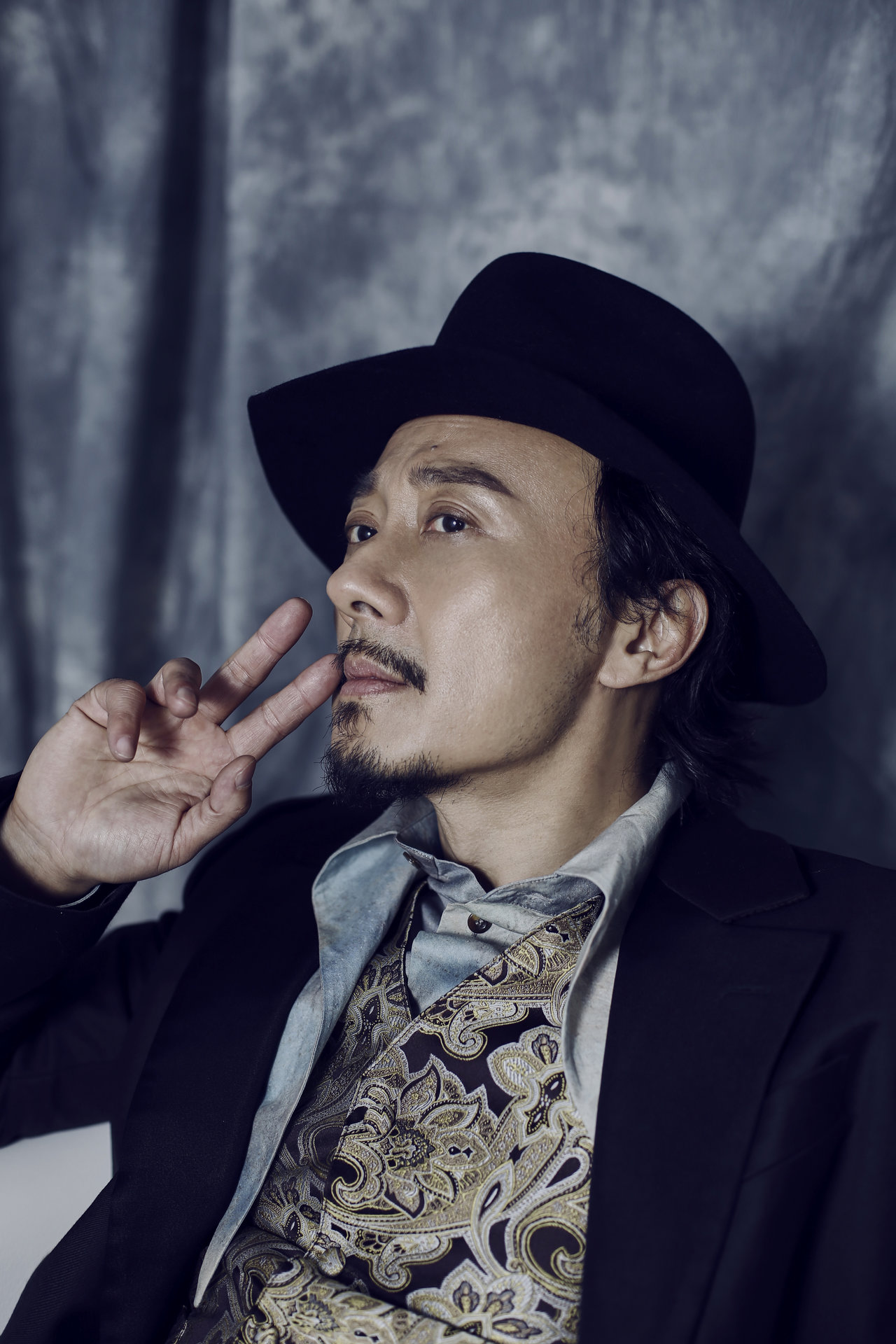  p>赵立新,1968年8月29日出生于中国河南省郑州市,华语影视男演员