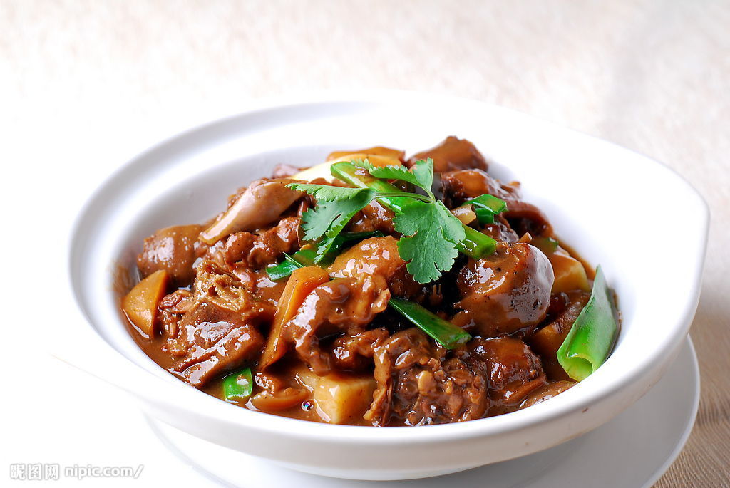  p>黄酱焖兔肉是一道以兔子,黄酱等为主要食材制作的鲁菜. /p>