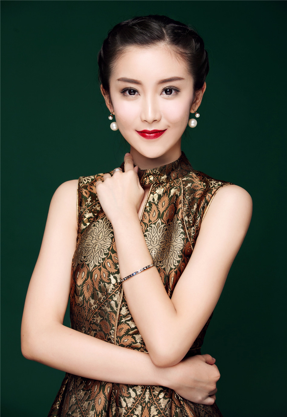  p data-id="gnbi32ll60">赵崔玮,1992年3月17日出生于河北石家庄