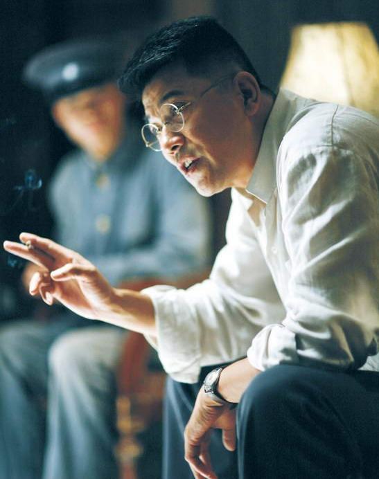 瞿恩,革命战争历史题材电视剧《人间正道是沧桑》的角色,由中国演员