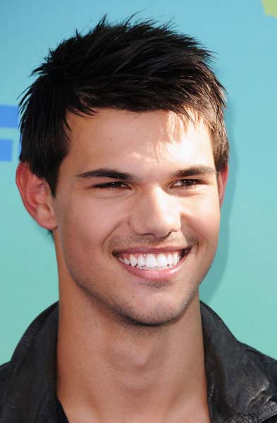  p>泰勒·洛特纳(taylor lautner),1992年2月11日出生于美国密歇根州