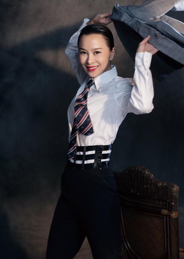  p>魏一,1983年4月5日出生于安徽省,中国女演员,制片人,魔术师,毕业于