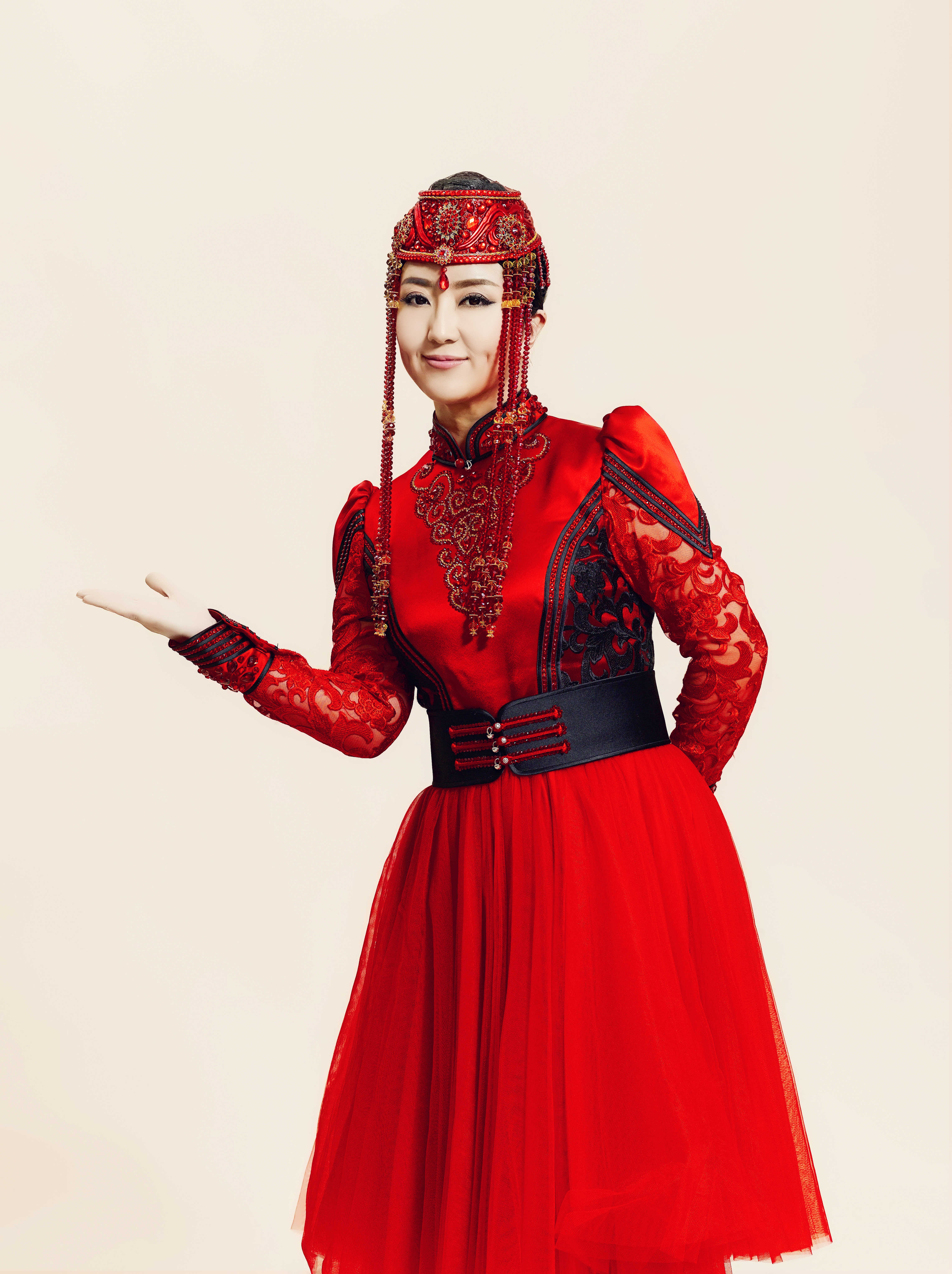  p>格格,原名蒙克其其格,8月1日出生于内蒙古自治区赤峰市克什克腾旗