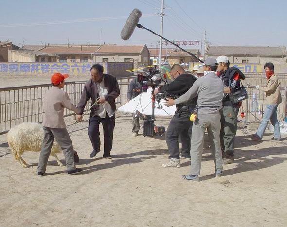  p>《上学路上》是一部由山东省电影电视剧制作中心拍摄的电影.