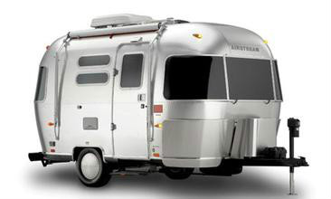 data-id="gnbj4gsxej">清风房车,又名airstream,其生产商美国清风房车