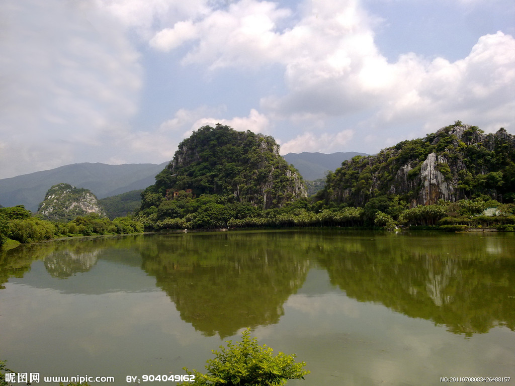 ipaw8">阆风岩是 a target="_blank" href="/item/肇庆七星岩/136819"