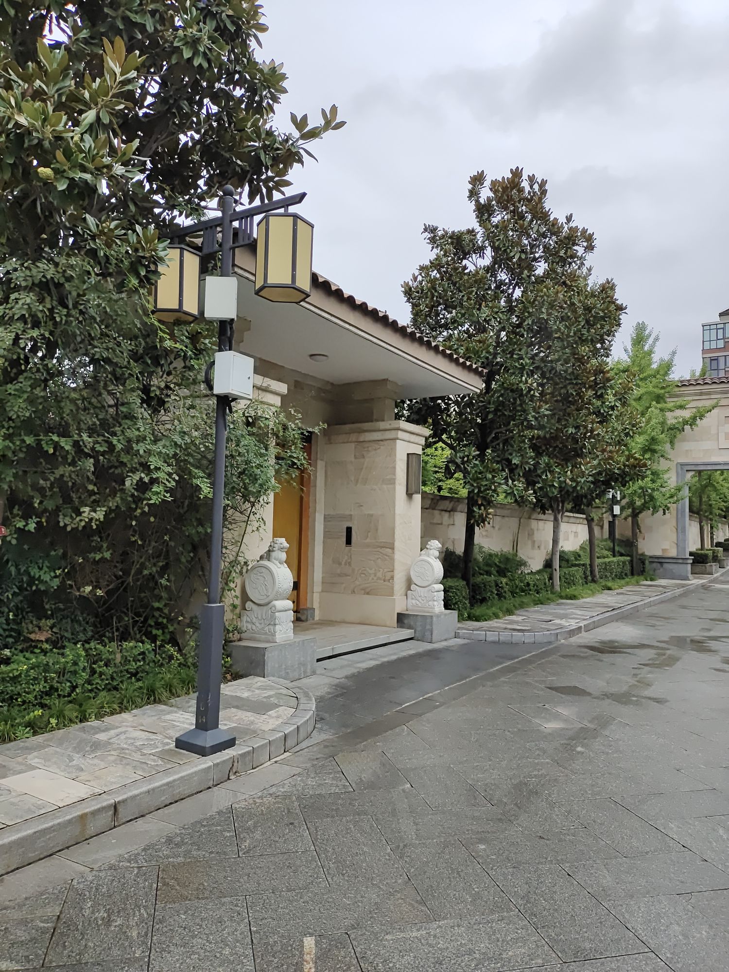  p>曲江公馆三期位于西安市雁塔曲江. /p>