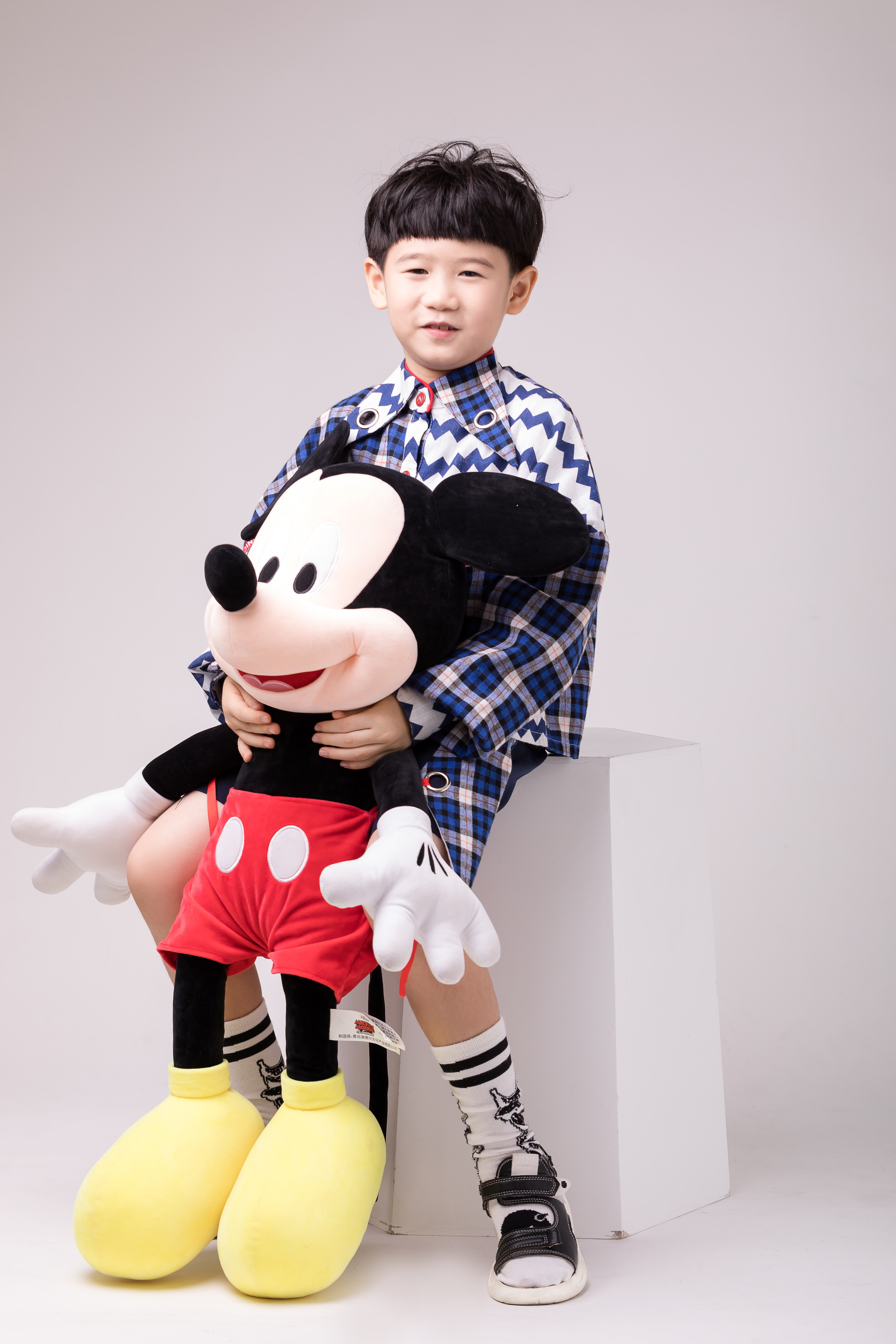  p>邓力玮,小名四爷,2012年5月6日出生于香港,中国内地童星.