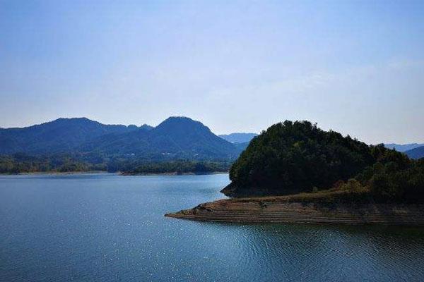 data-id="gn16z7yqad">蕲春县大鑫湾仙人湖养生度假区,位于湖北省黄冈